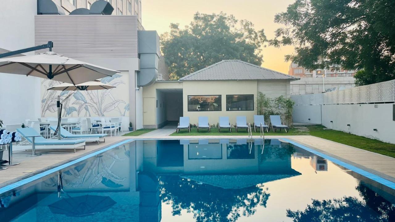 Vivanta Ahmedabad Sg Highway Exterior photo