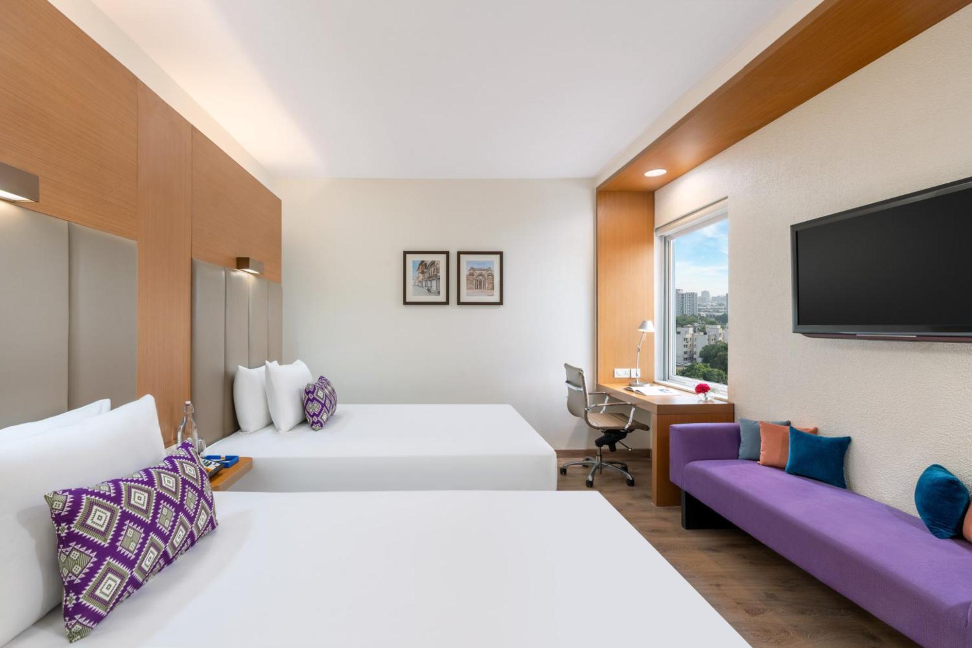 Vivanta Ahmedabad Sg Highway Exterior photo